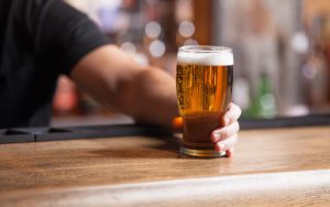 Cuidados essenciais ao vender bebida alcoólica