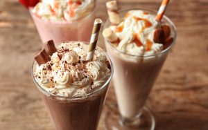 8 receitas deliciosas de milkshake para vender e lucrar