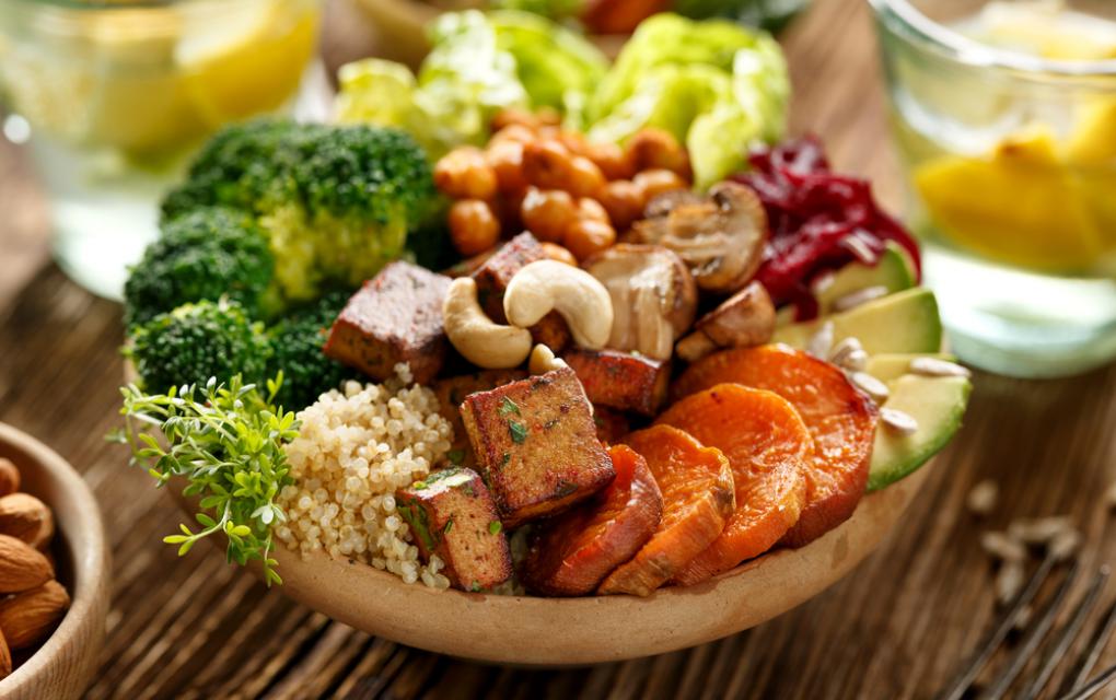 Cardápio vegano e vegetariano: aprenda a diferença e conheça receitas