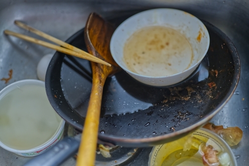Utensílios de cozinha sujos
