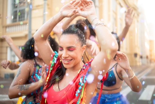 Foliões aproveitando eventos locais