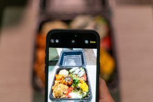 Golpe no delivery: proteja-se de imagens manipuladas com IA