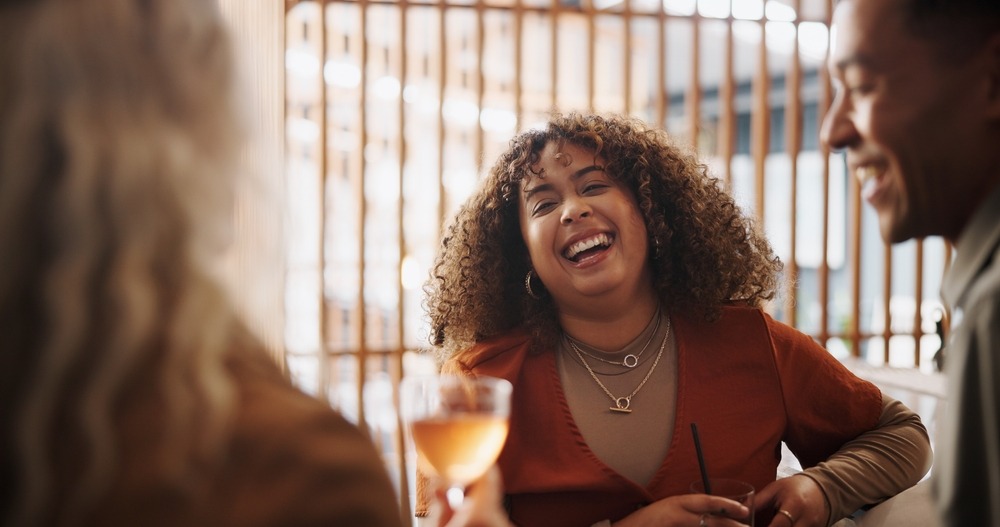 Mulheres se sentindo seguras em bar com a Lei Não é Não